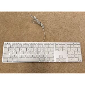 Apple A1243 Wired Keyboard with Numeric Keypad Silver Aluminum UNTESTED